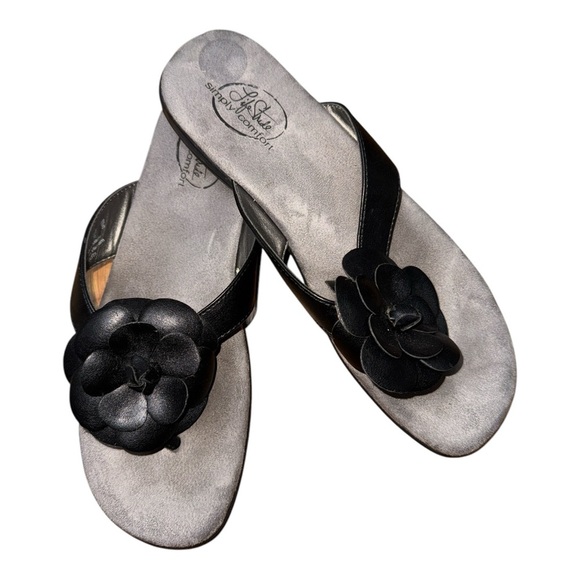 Life Stride Black and Gray Sandals with Flower Detail - Picture 1 of 5